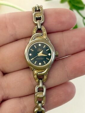 Vintage Q&Q Ladies Ornate Chain Link Gold/Silver Two-Tone Bracelet Watch WORKS!!